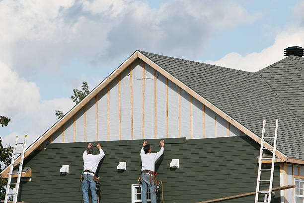 Professional Siding Contractor technician working in Bolingbrook, IL
